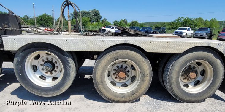 image for item DM4181 2015 Kenworth T880  semi truck