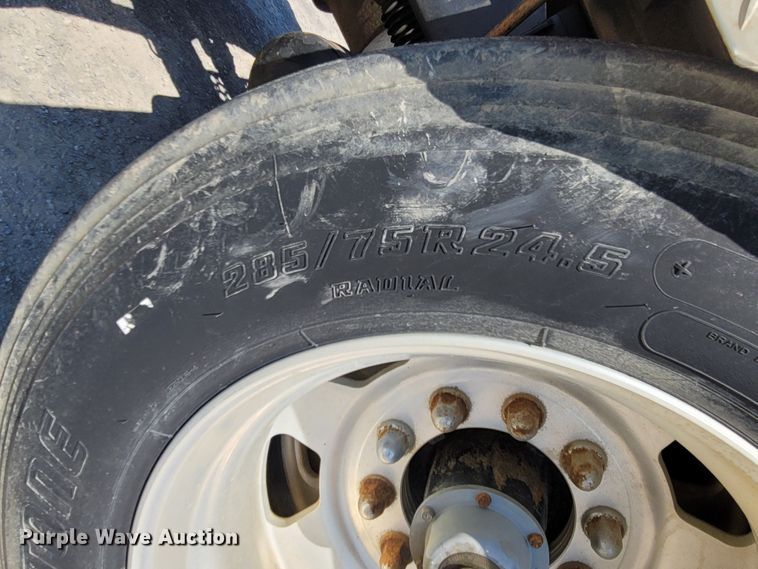 image for item DM4181 2015 Kenworth T880  semi truck