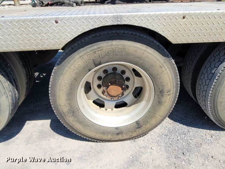 image for item DM4181 2015 Kenworth T880  semi truck