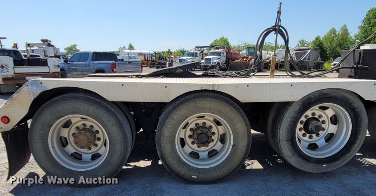 image for item DM4181 2015 Kenworth T880  semi truck