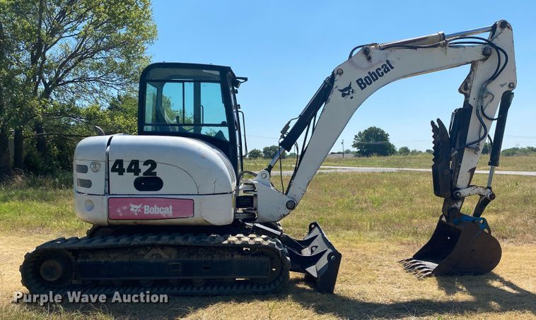 image for item DM4222 2003 Bobcat 442  mini excavator