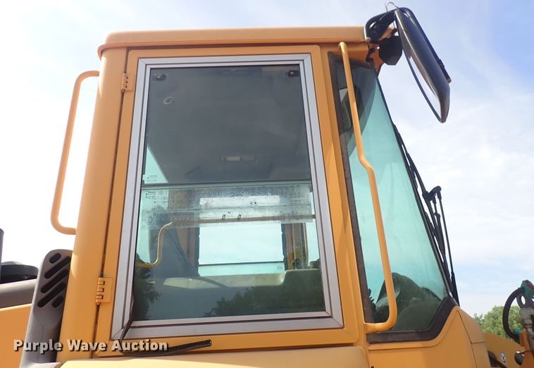 image for item DN0469 2005 Volvo L90E  wheel loader