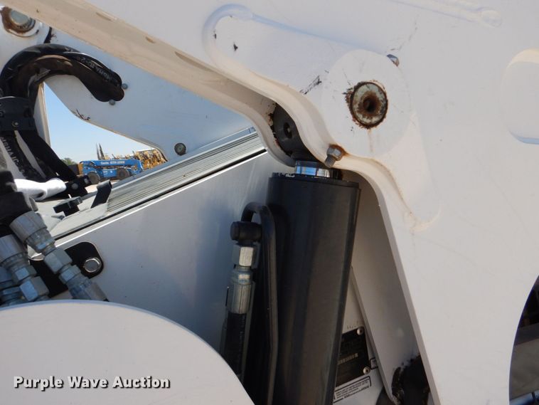 image for item DO1464 2019 Bobcat T870  tracked skid steer loader