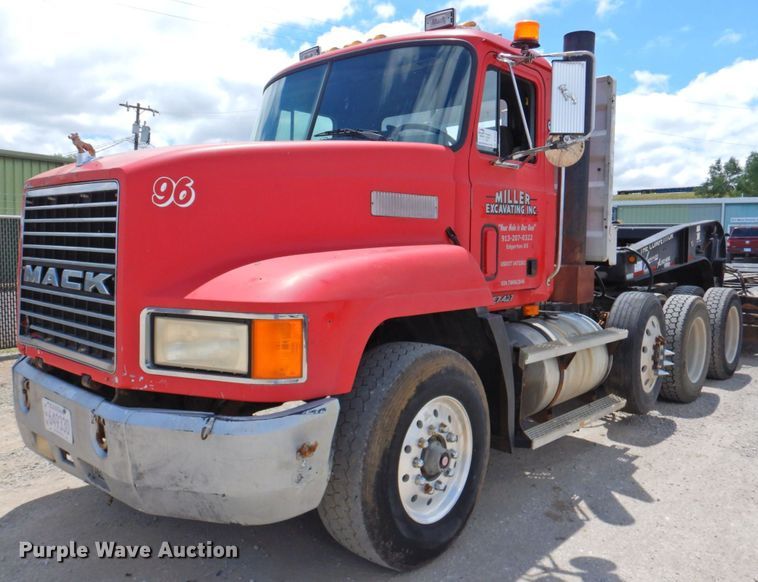 image for item DP4410 1996 Mack CH613  semi truck