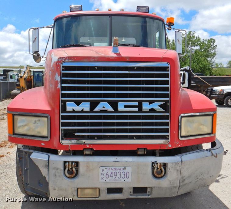 image for item DP4410 1996 Mack CH613  semi truck