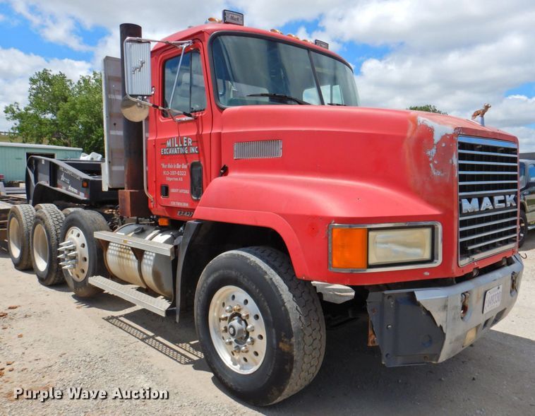 image for item DP4410 1996 Mack CH613  semi truck