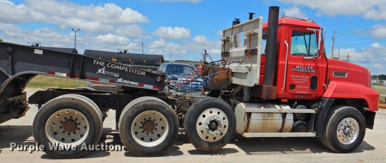 image for item DP4410 1996 Mack CH613  semi truck