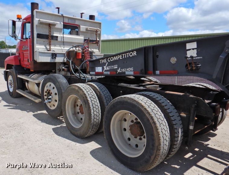 image for item DP4410 1996 Mack CH613  semi truck