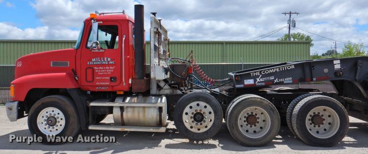 image for item DP4410 1996 Mack CH613  semi truck