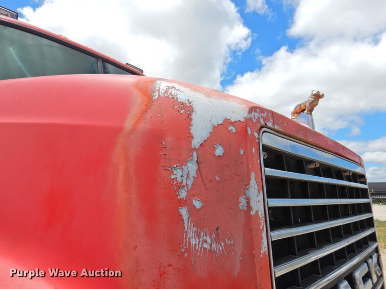 image for item DP4410 1996 Mack CH613  semi truck