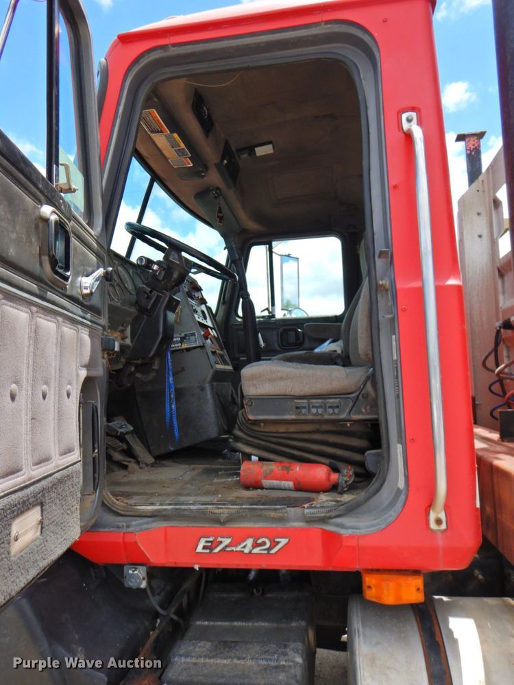 image for item DP4410 1996 Mack CH613  semi truck