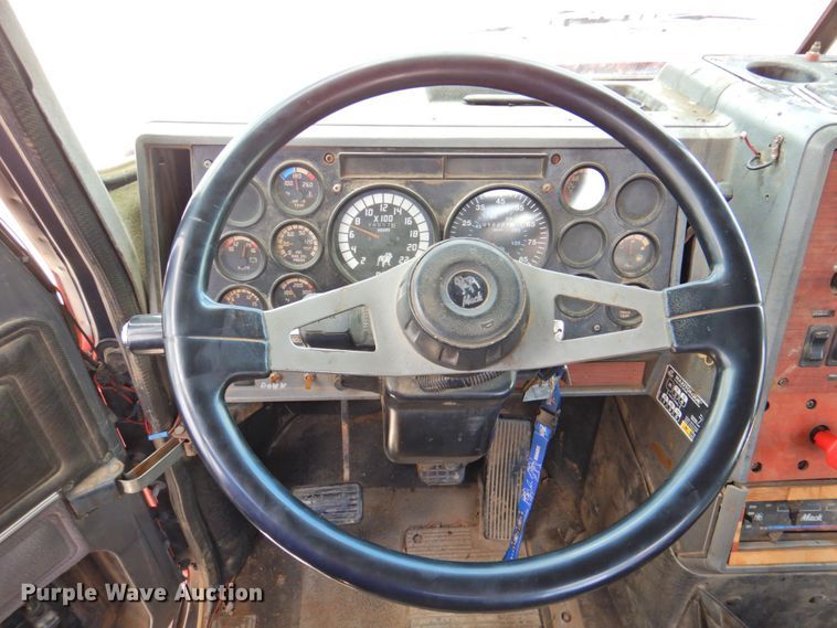 image for item DP4410 1996 Mack CH613  semi truck