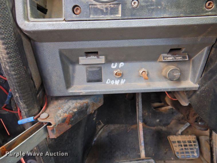 image for item DP4410 1996 Mack CH613  semi truck