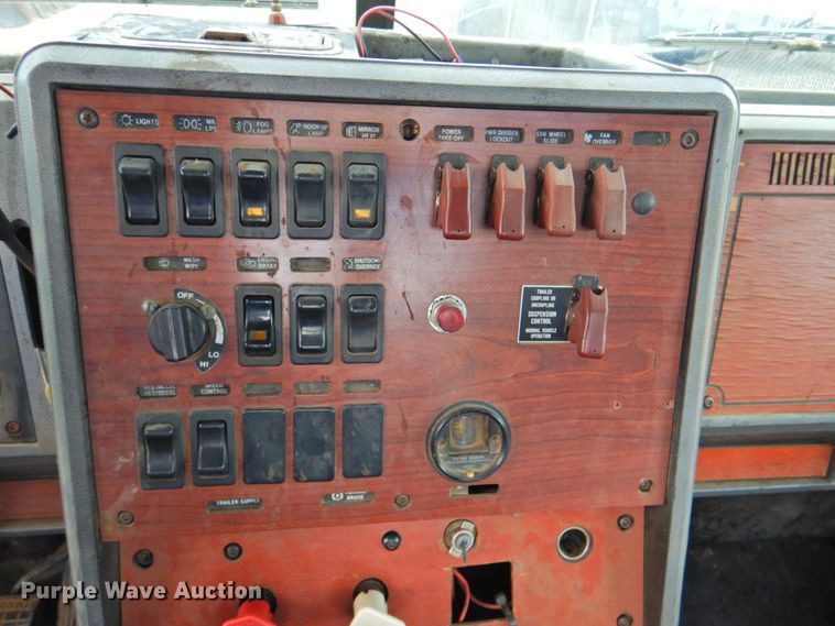 image for item DP4410 1996 Mack CH613  semi truck