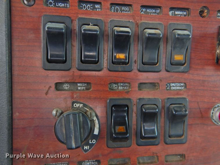 image for item DP4410 1996 Mack CH613  semi truck