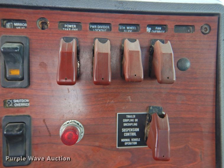 image for item DP4410 1996 Mack CH613  semi truck