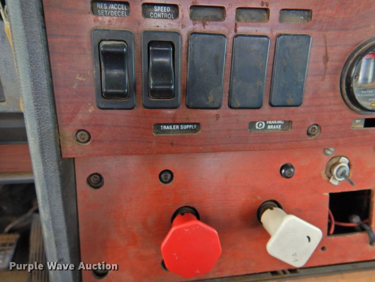 image for item DP4410 1996 Mack CH613  semi truck