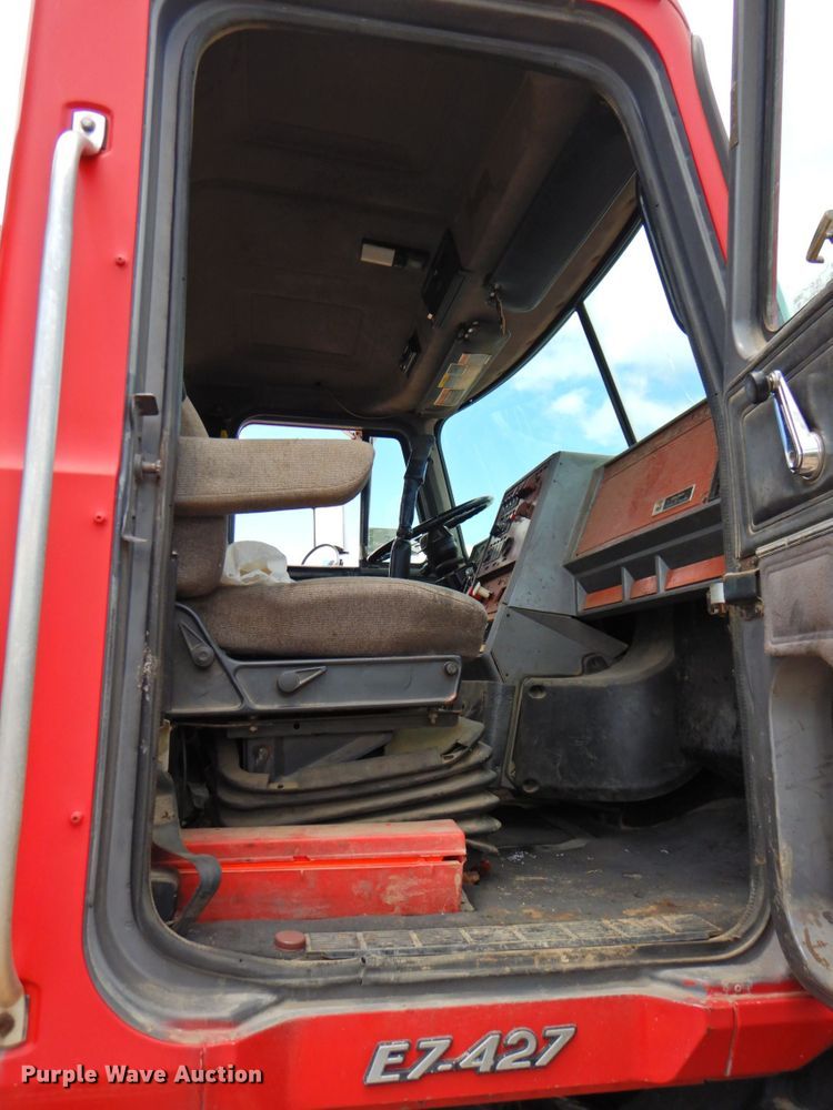 image for item DP4410 1996 Mack CH613  semi truck