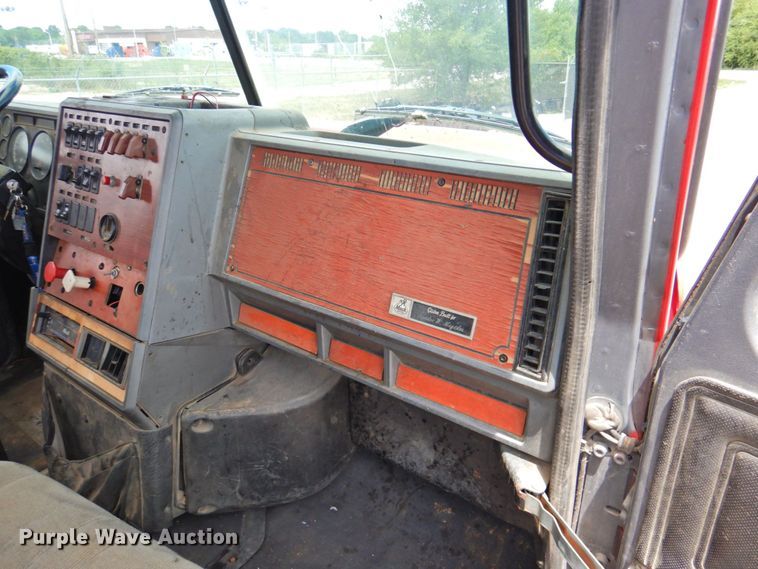 image for item DP4410 1996 Mack CH613  semi truck