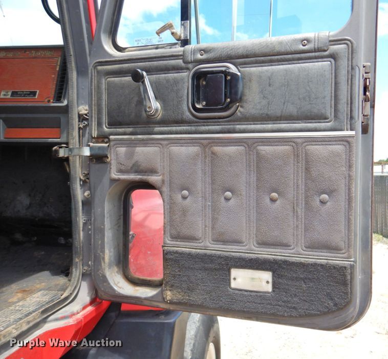 image for item DP4410 1996 Mack CH613  semi truck