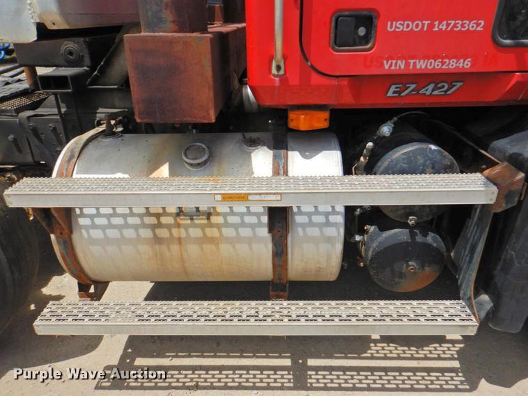 image for item DP4410 1996 Mack CH613  semi truck