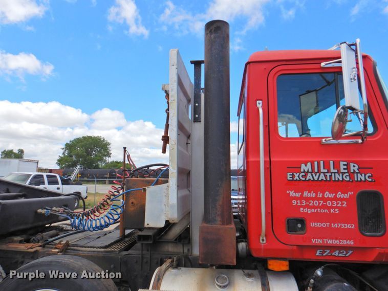 image for item DP4410 1996 Mack CH613  semi truck