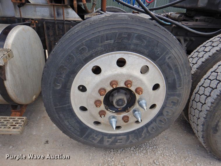 image for item DP4410 1996 Mack CH613  semi truck