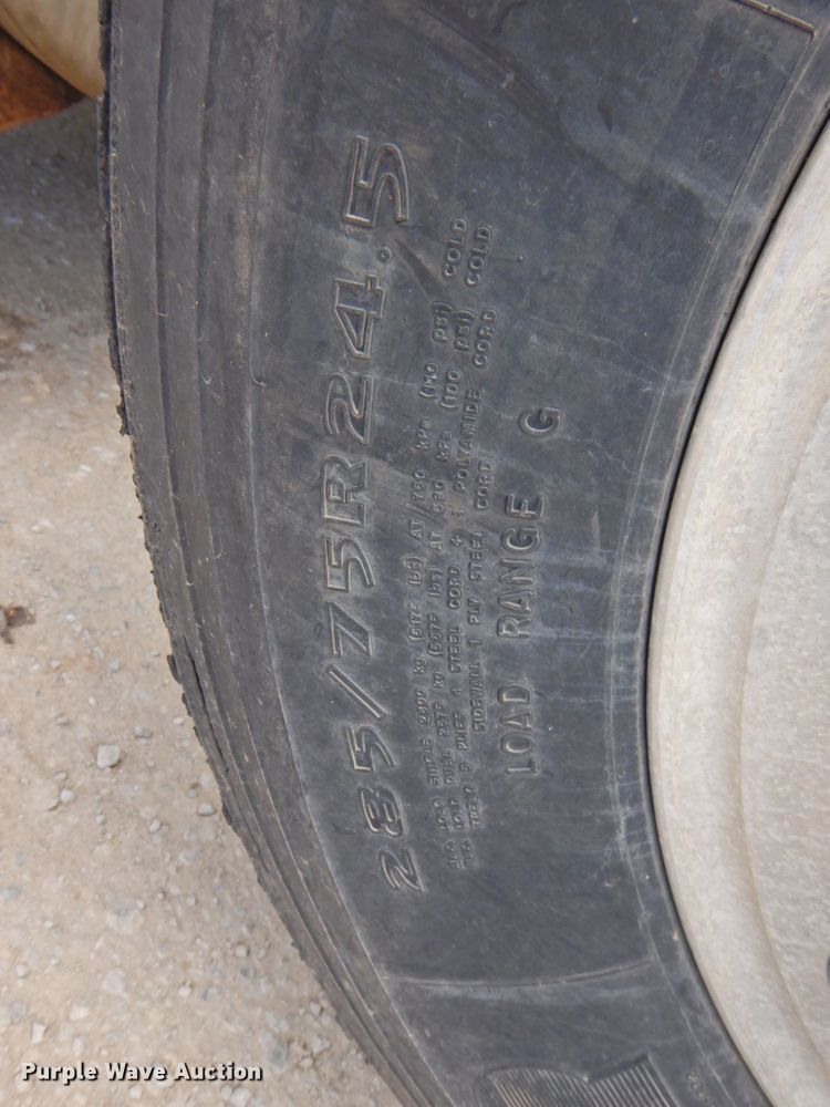 image for item DP4410 1996 Mack CH613  semi truck