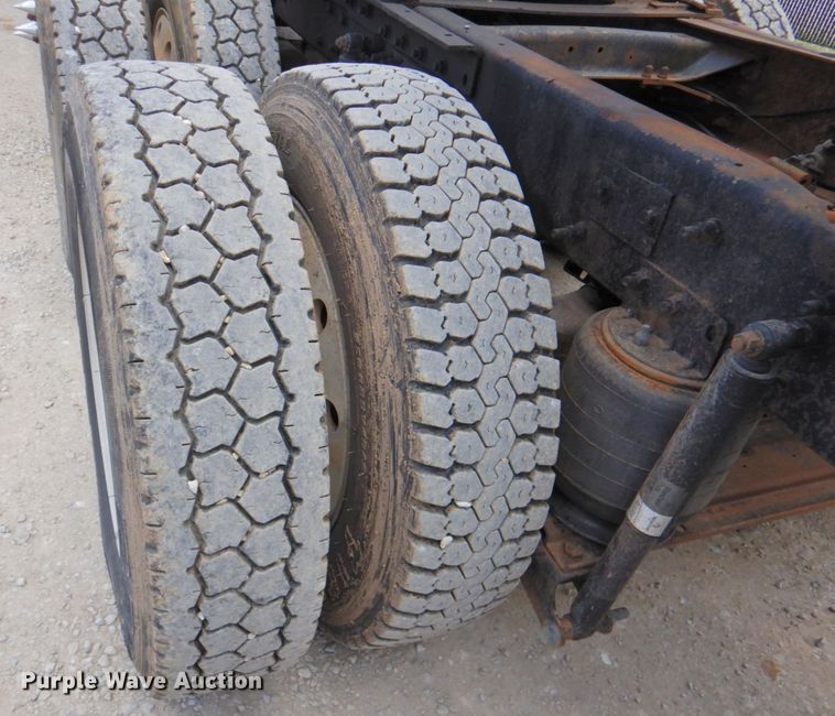 image for item DP4410 1996 Mack CH613  semi truck