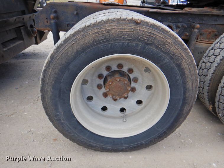 image for item DP4410 1996 Mack CH613  semi truck