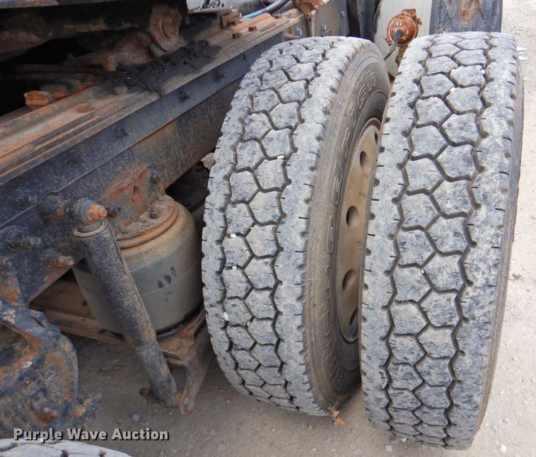 image for item DP4410 1996 Mack CH613  semi truck