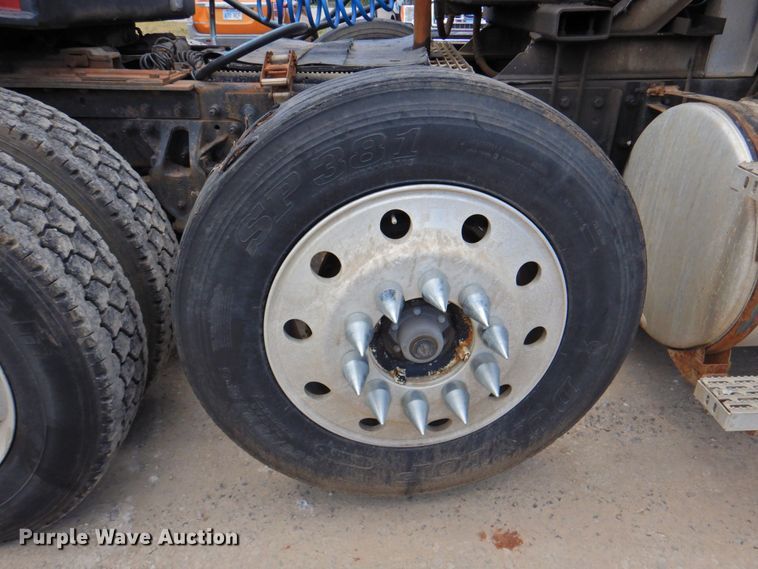 image for item DP4410 1996 Mack CH613  semi truck