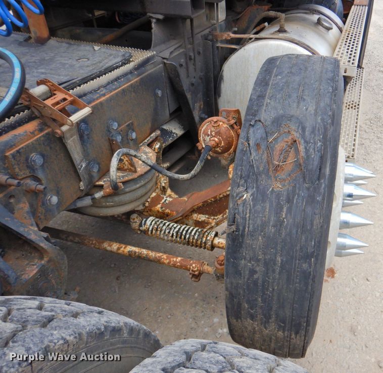 image for item DP4410 1996 Mack CH613  semi truck