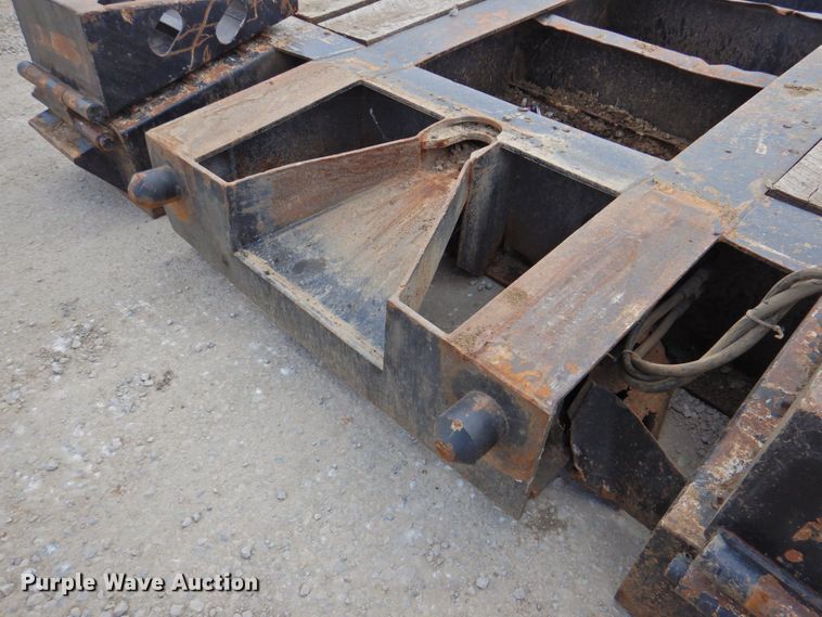 image for item DP4411 2006 XL Specialized XL203HDG  lowboy equipment trailer