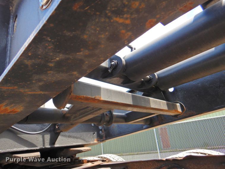 image for item DP4411 2006 XL Specialized XL203HDG  lowboy equipment trailer