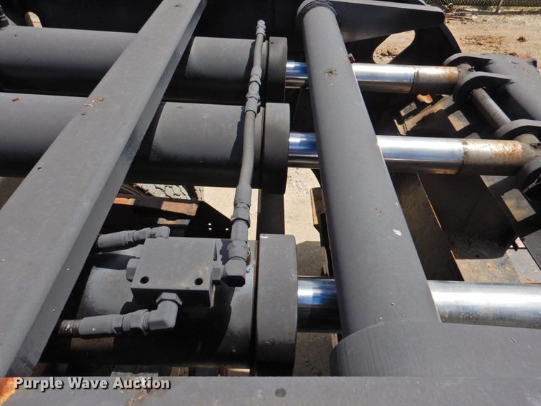 image for item DP4411 2006 XL Specialized XL203HDG  lowboy equipment trailer