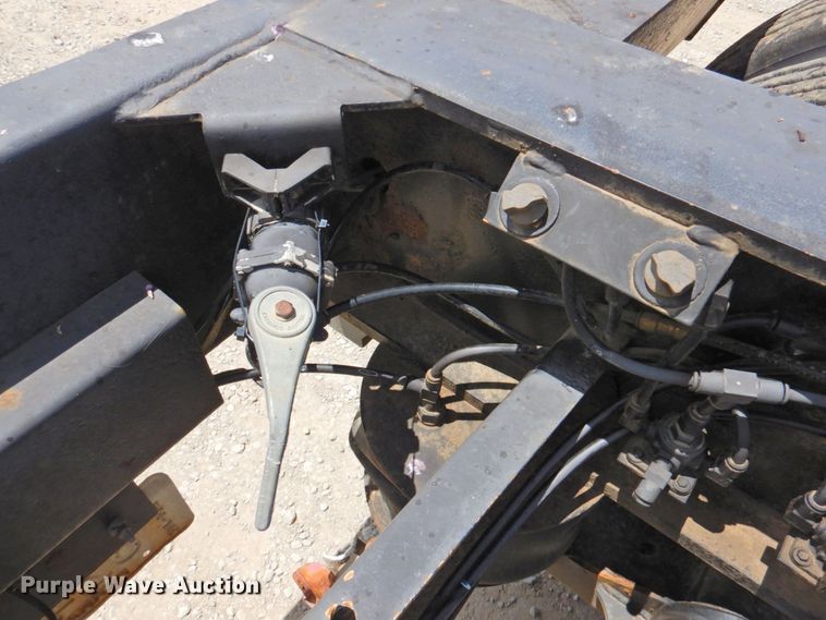 image for item DP4411 2006 XL Specialized XL203HDG  lowboy equipment trailer