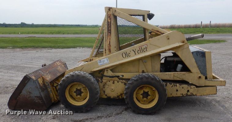 image for item DP5609 1972 New Holland L35  skid steer loader
