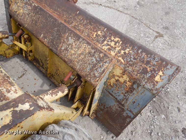 image for item DP5609 1972 New Holland L35  skid steer loader