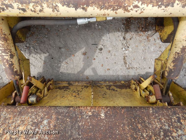 image for item DP5609 1972 New Holland L35  skid steer loader