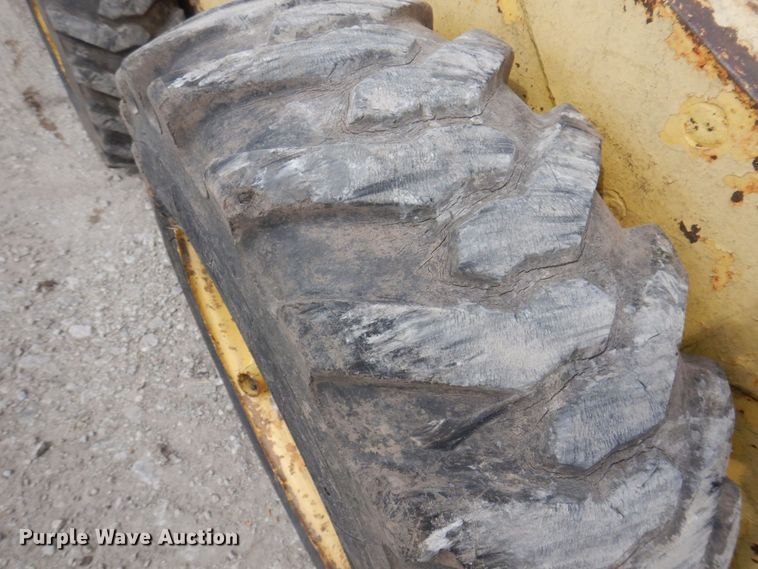 image for item DP5609 1972 New Holland L35  skid steer loader