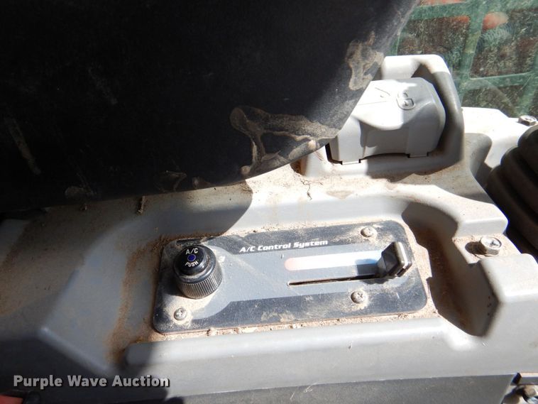 image for item DR1943 2018 Kubota SVL95-2S  tracked skid steer loader