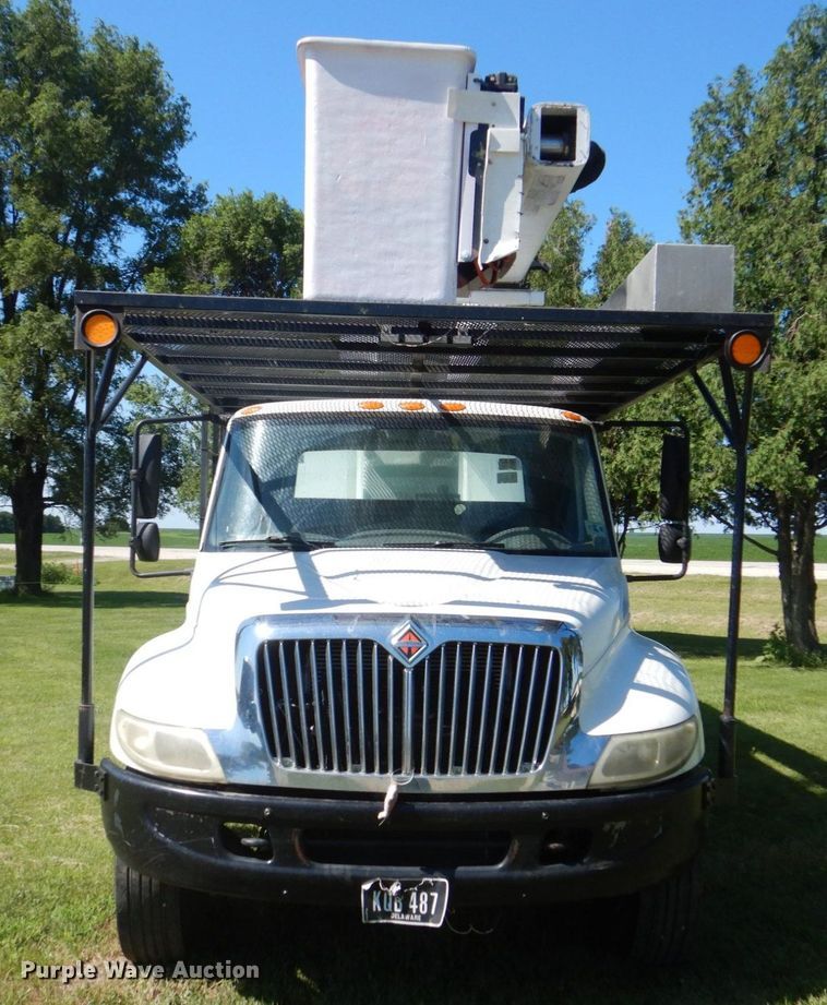 image for item DS8107 2007 International 4300 SBA  forestry bucket truck