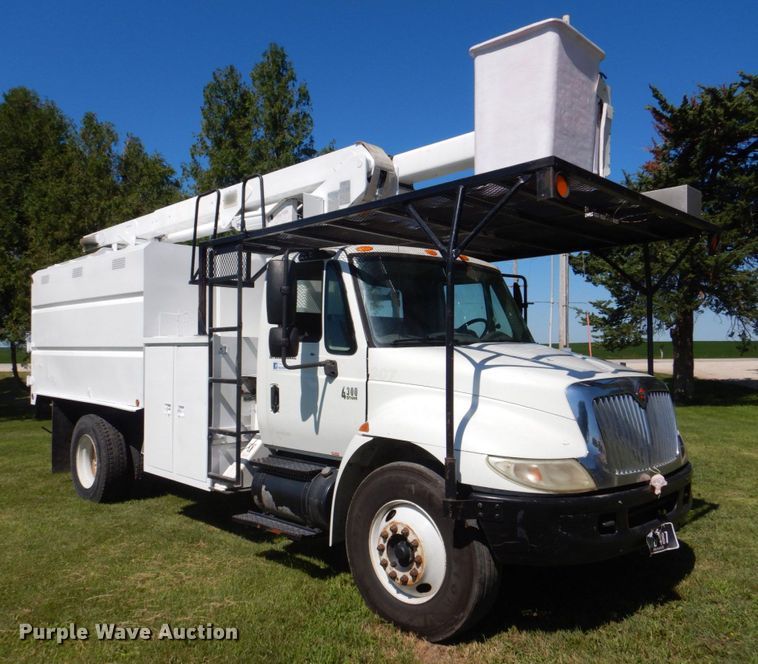 image for item DS8107 2007 International 4300 SBA  forestry bucket truck
