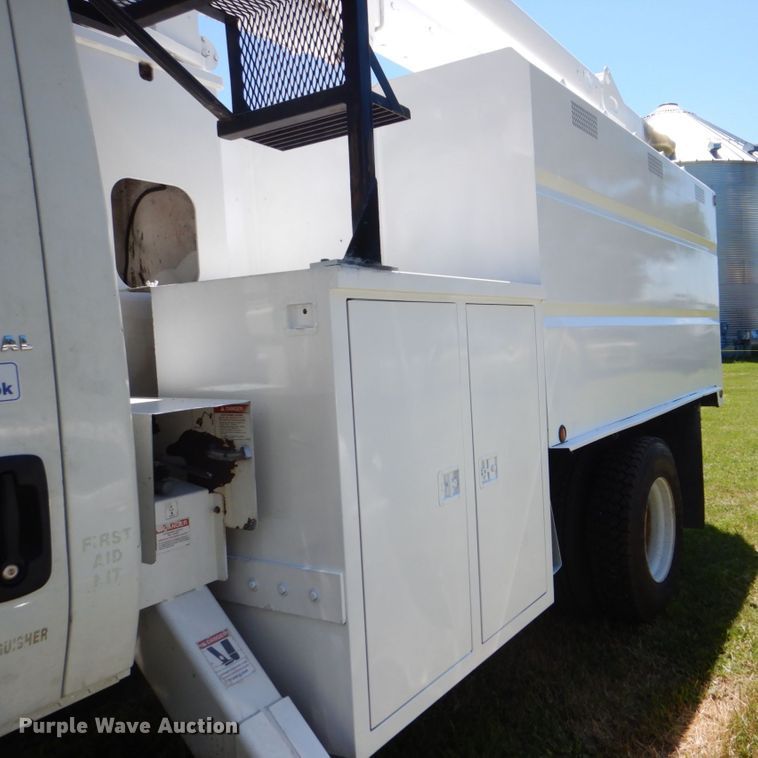 image for item DS8107 2007 International 4300 SBA  forestry bucket truck