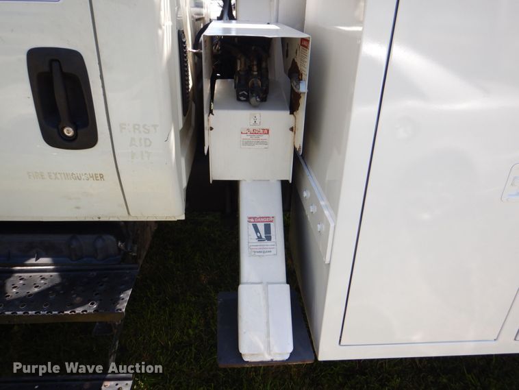 image for item DS8107 2007 International 4300 SBA  forestry bucket truck