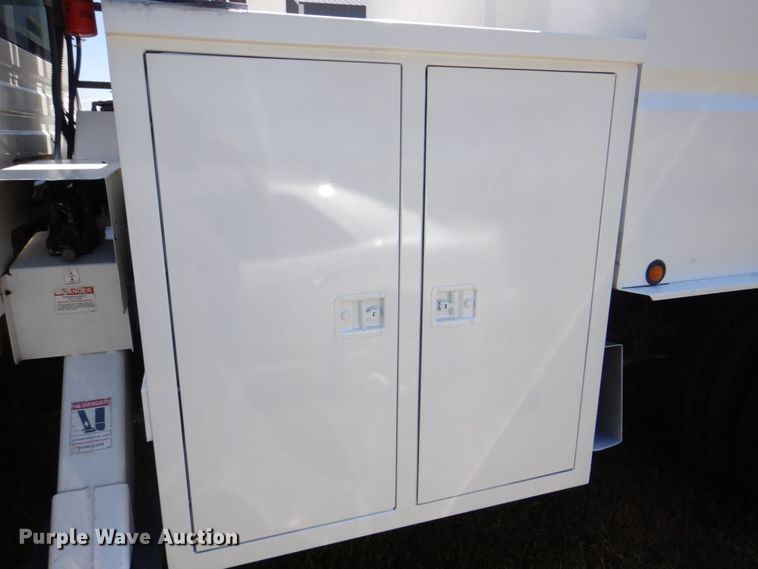 image for item DS8107 2007 International 4300 SBA  forestry bucket truck