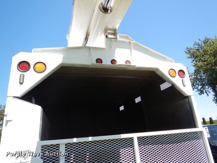 image for item DS8107 2007 International 4300 SBA  forestry bucket truck