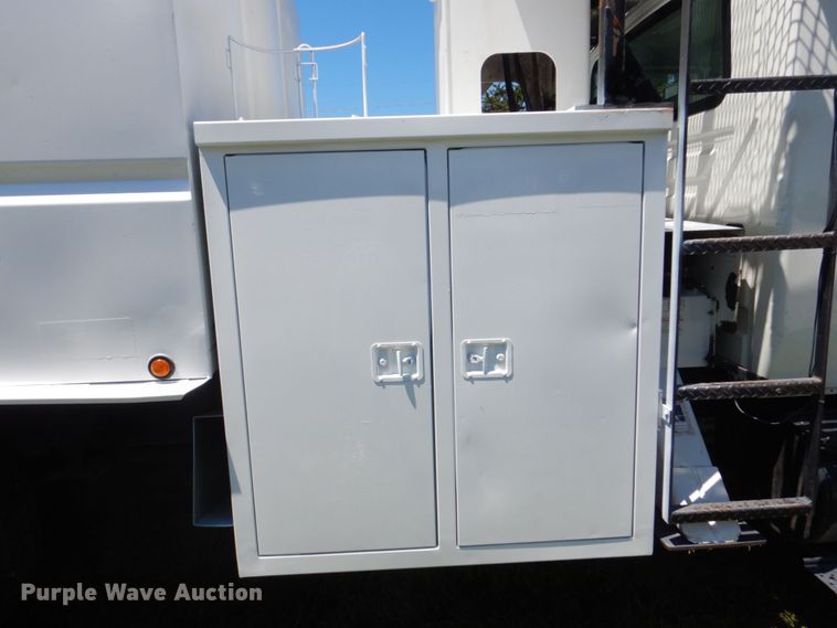 image for item DS8107 2007 International 4300 SBA  forestry bucket truck