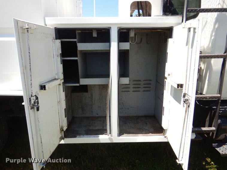 image for item DS8107 2007 International 4300 SBA  forestry bucket truck